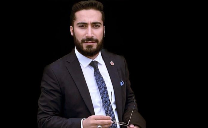 Avukat Bulut Müslüm Gezer Av. Bulut Müslüm Gezer, CEO Haber’e önemli tespitlerde bulunarak, CEO'ların neden bir hukukçuyla çalışması gerektiğini: “İş dünyasında yaşanan hızlı değişimler, yeni teknolojilerin ortaya çıkması ve küreselleşme gibi faktörler, şirketlerin karşılaştığı hukuki riskleri artırmaktadır.