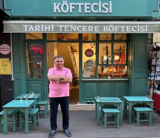 Franchise işletmecisi Tayfun Küçüktüzüner, açılışla ilgili yaptığı açıklamada şu ifadelere yer verdi: “Pendik’te bu markayı temsil etmekten büyük gurur duyuyorum. Tarihi Tencere Köftecisi, sadece bir köfte markası değil; aynı zamanda Türk mutfağının köklü değerlerini koruyarak geleceğe taşıyan bir lezzet hareketi. Kaliteli ürün, güler yüzlü hizmet ve hijyenik ortam ilkelerimizle Pendik halkına unutulmaz bir deneyim sunmayı amaçlıyoruz.” Dedi Haber Görseli.